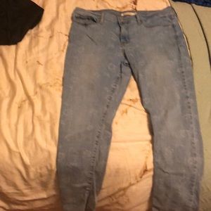 Levi’s 311 blue jeans women with a flower pattern